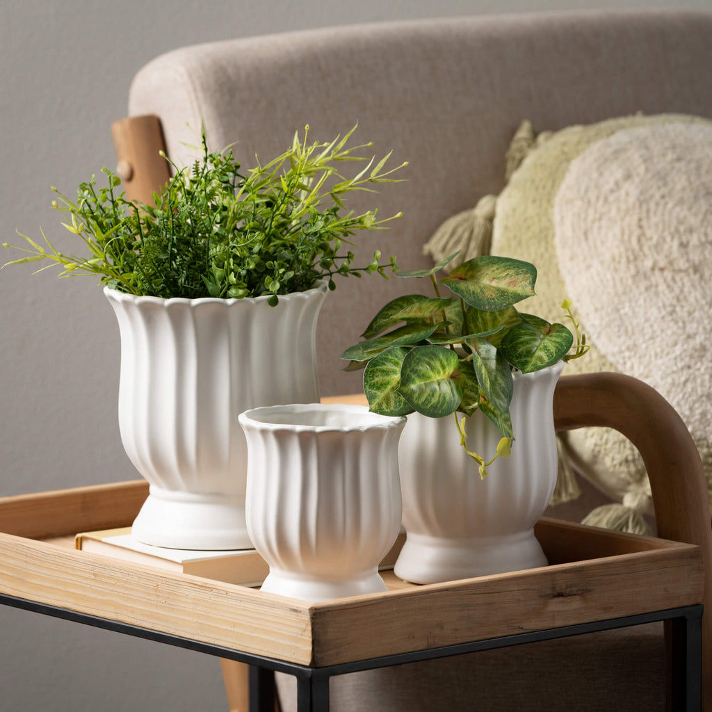 Matte White Scalloped Planter 