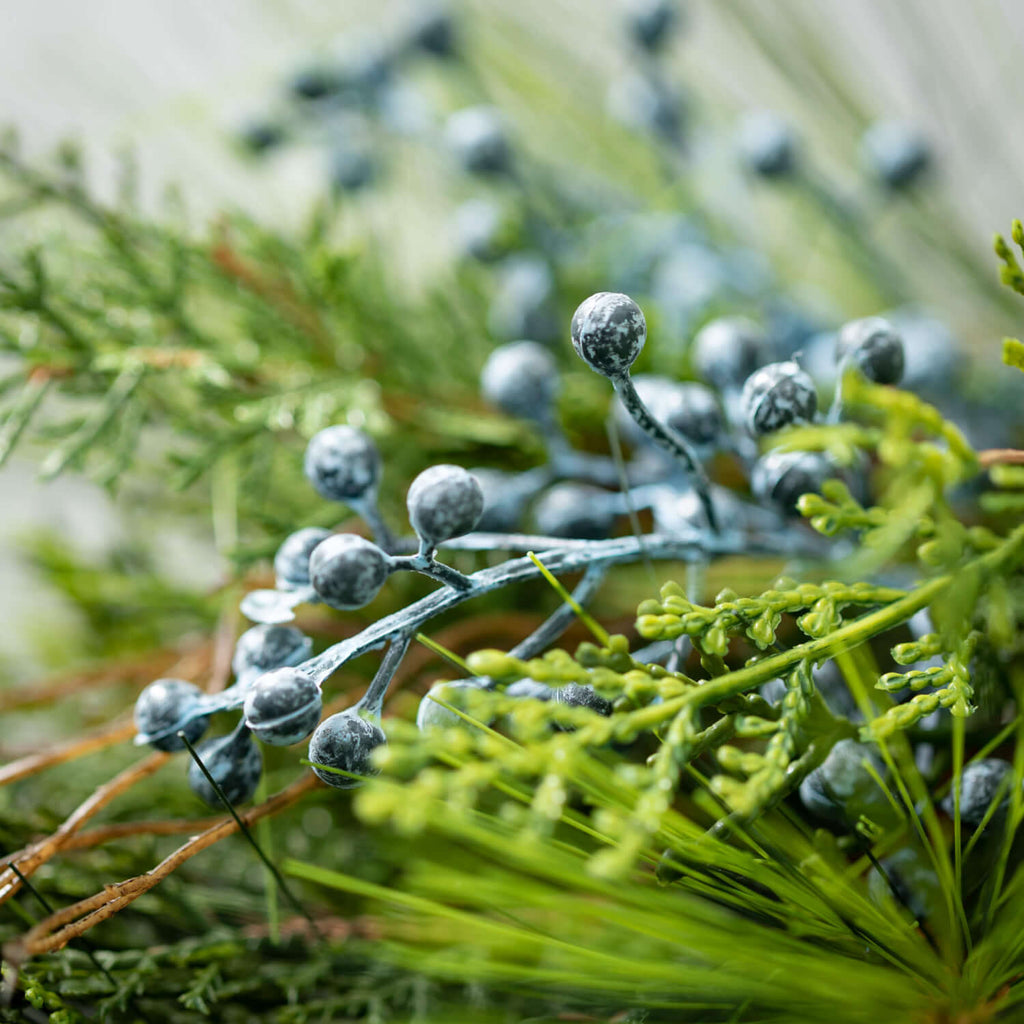 22" Juniper Wreath            